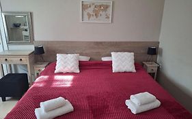 Trousas Apartments